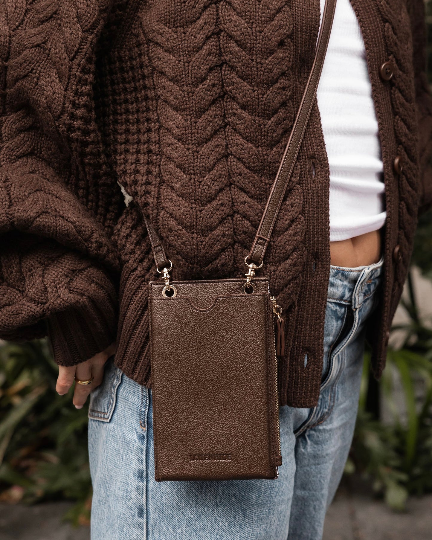 Suki Phone Crossbody Bag (Chocolate)