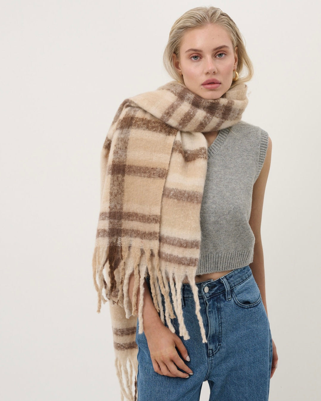 Cono Striped Fluffy Scarf