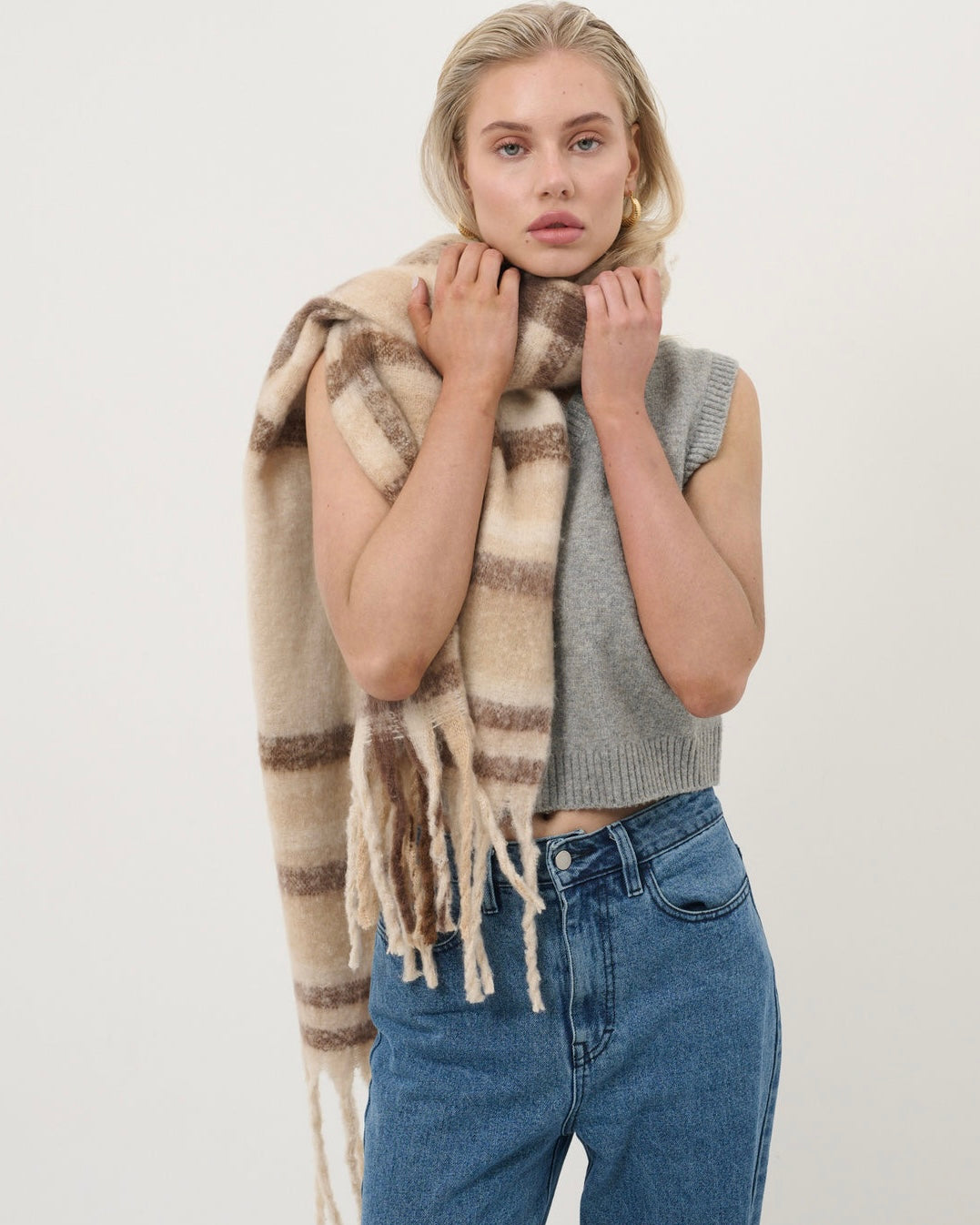 Cono Striped Fluffy Scarf