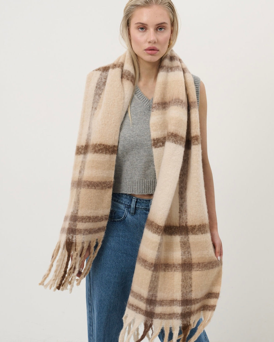 Cono Striped Fluffy Scarf