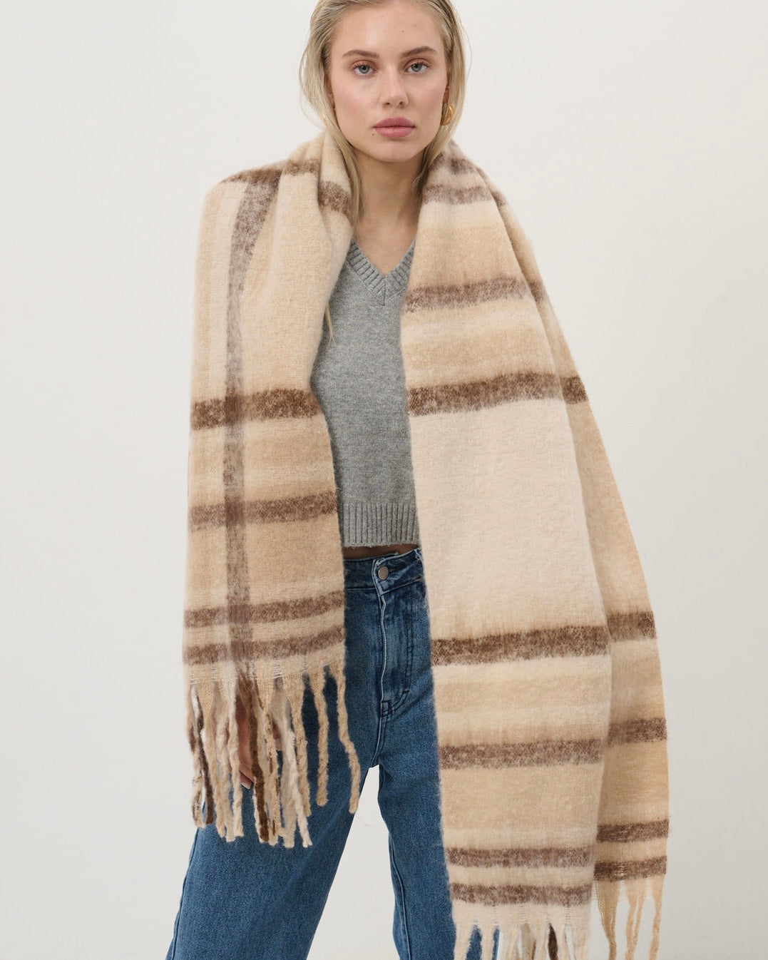 Cono Striped Fluffy Scarf