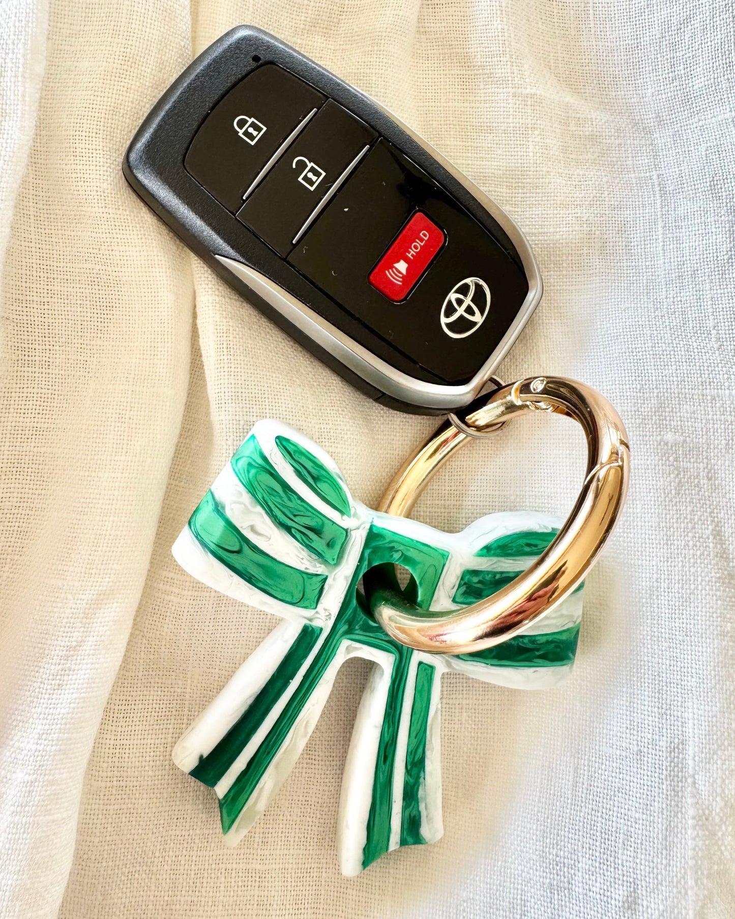 Bow Resin Keyring (Emerald)