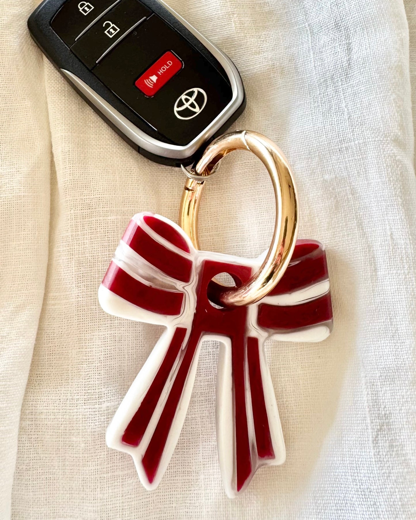 Bow Resin Keyring (Red)