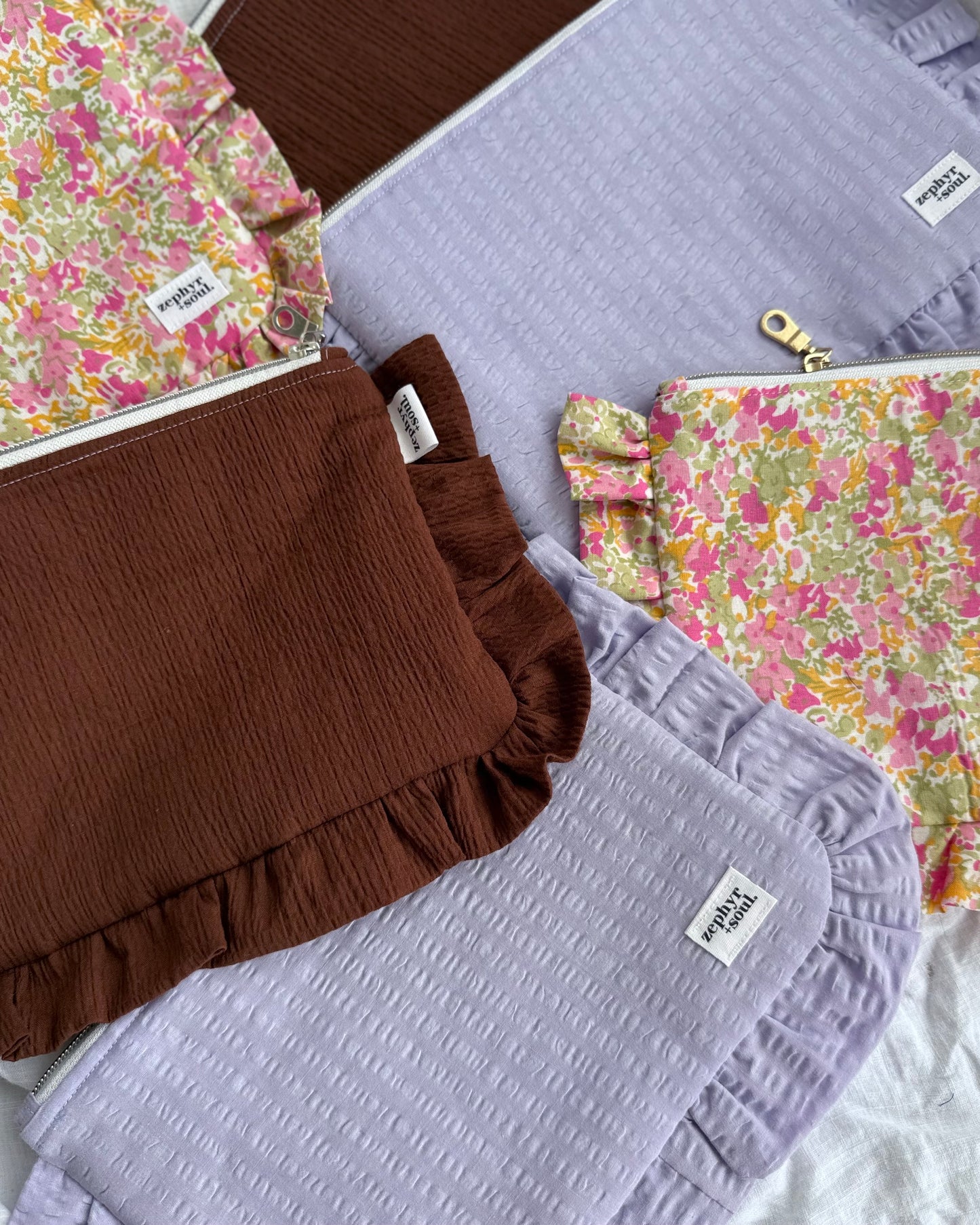 Frilly Flat Pouch (Lilac)