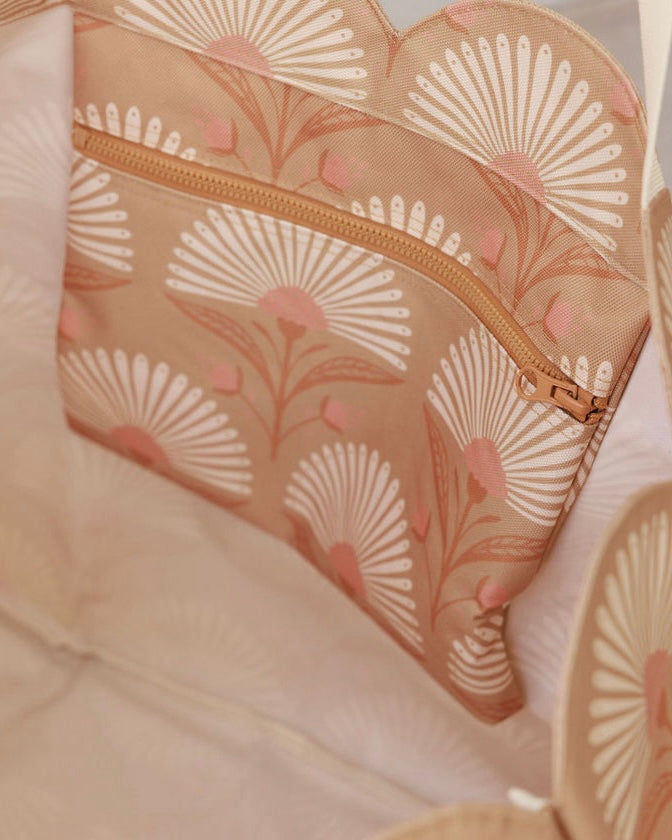 Scalloped Edge Beach Bag (Rosebud Tan)