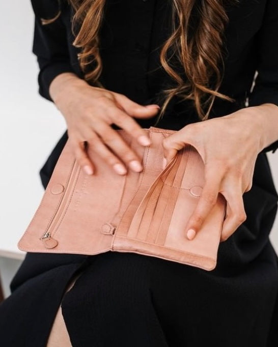 dusky robin, dusky robin leather, sirena wallet, sirena purse, leather bag, bon maxie, wallet, purse, tan leather, dusky pink