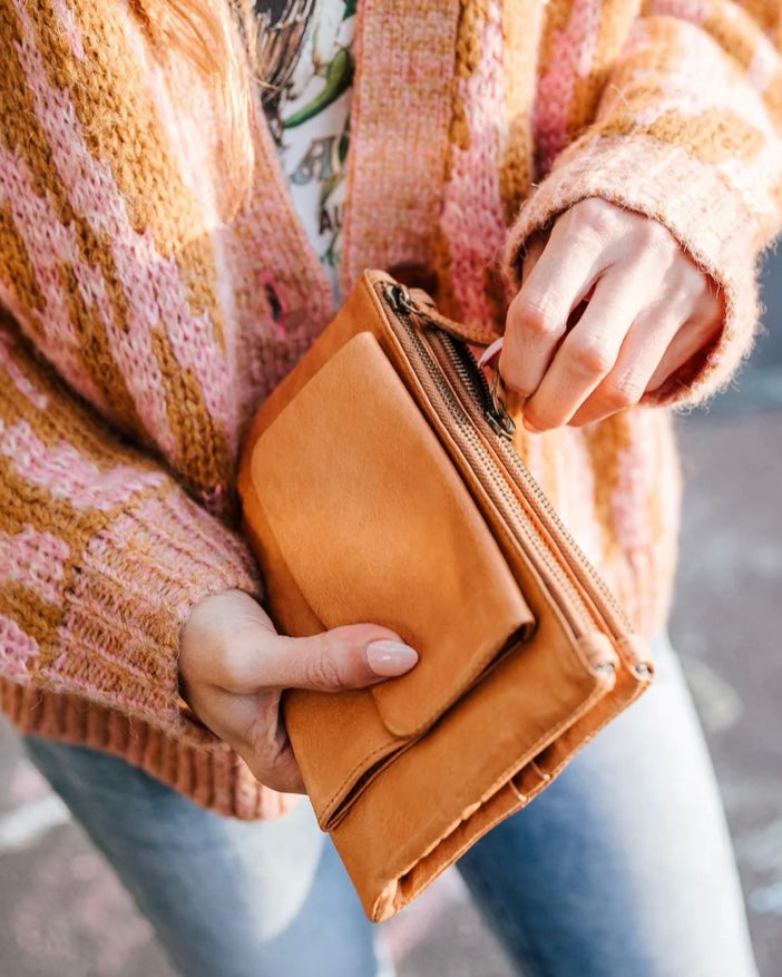 dusky robin, dusky robin leather, frankie wallet, leather bag, bon maxie, wallet, purse, travel wallet, tan leather