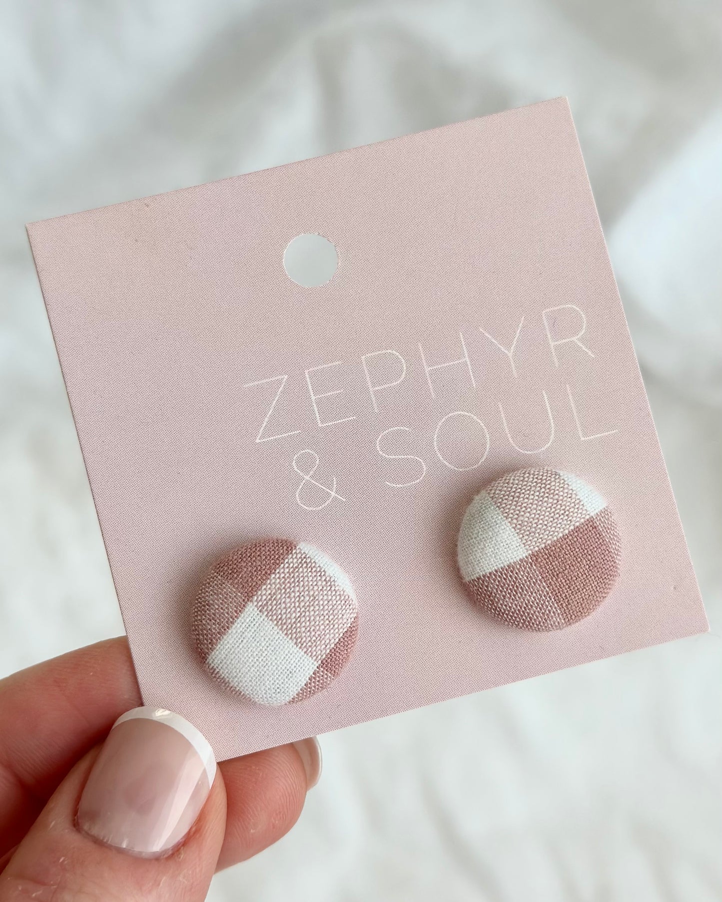 Studs (Medium/Light Pink Gingham)