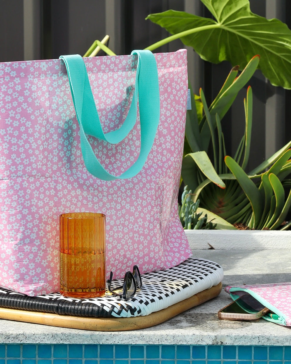 hello weekend, weekender bag, daisy, waterproof bag, recycled materials, shopping bag, tote bag, eco friendly