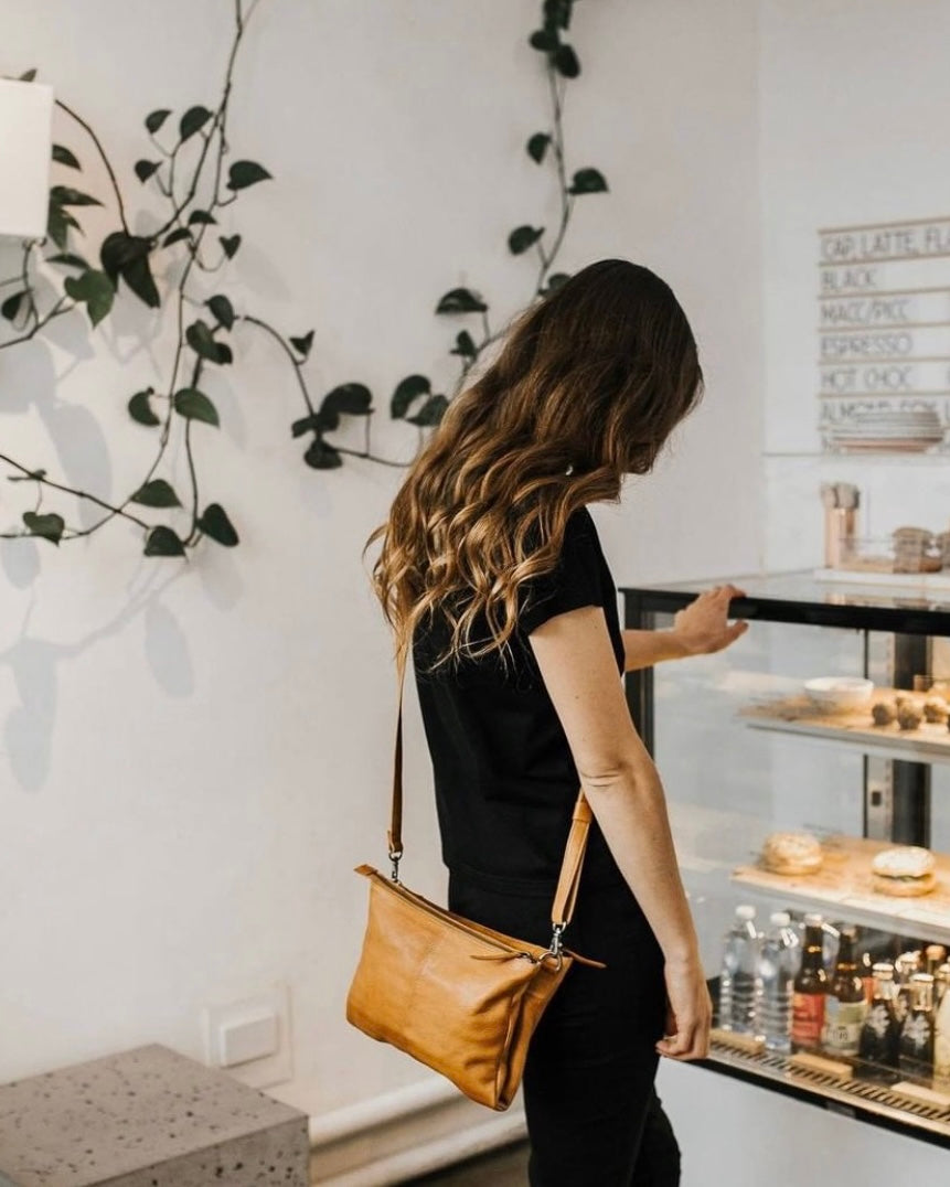 dusky robin, dusky robin leather, ellie wallet, ellie purse, ellie crossbody bag, leather bag, bon maxie, wallet, purse, tan leather,