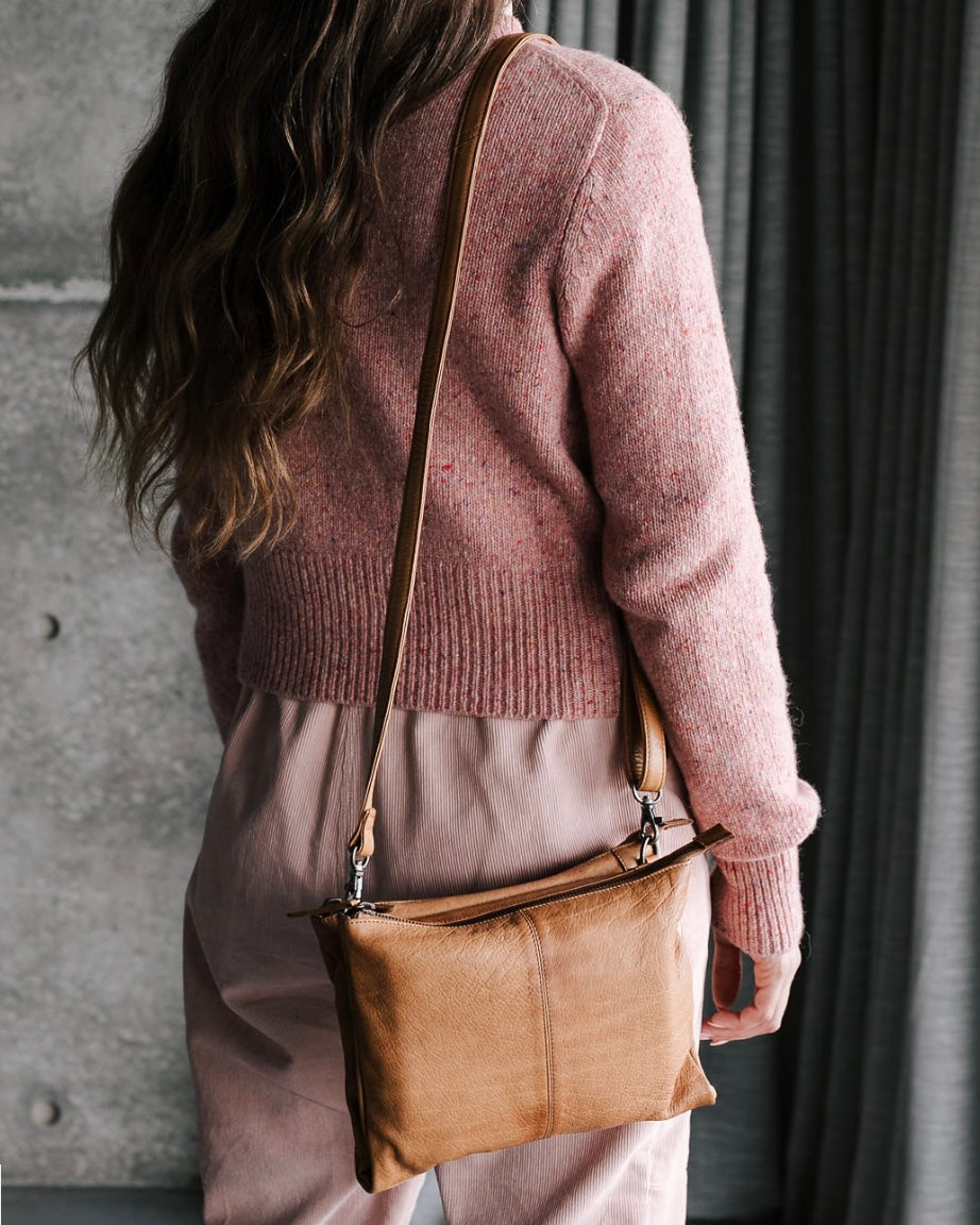dusky robin, dusky robin leather, ellie wallet, ellie purse, ellie crossbody bag, leather bag, bon maxie, wallet, purse, tan leather,