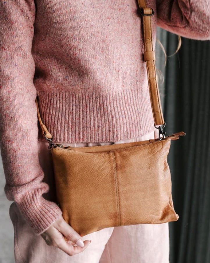 dusky robin, dusky robin leather, ellie wallet, ellie purse, ellie crossbody bag, leather bag, bon maxie, wallet, purse, tan leather,