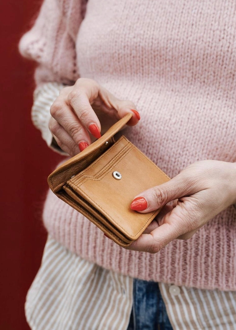 dusky robin, kitt purse, leather purse, tan leather, leather wallet