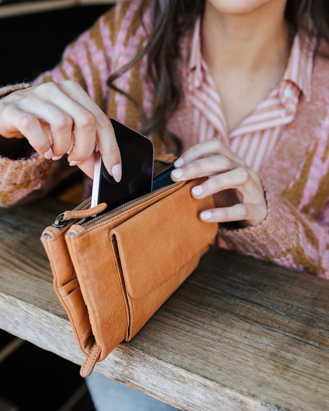 dusky robin, dusky robin leather, frankie wallet, leather bag, bon maxie, wallet, purse, travel wallet, tan leather
