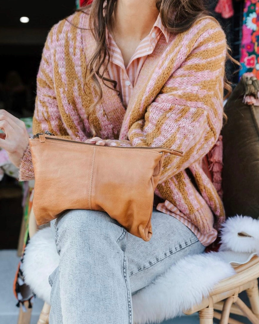 dusky robin, dusky robin leather, ellie wallet, ellie purse, ellie crossbody bag, leather bag, bon maxie, wallet, purse, tan leather,