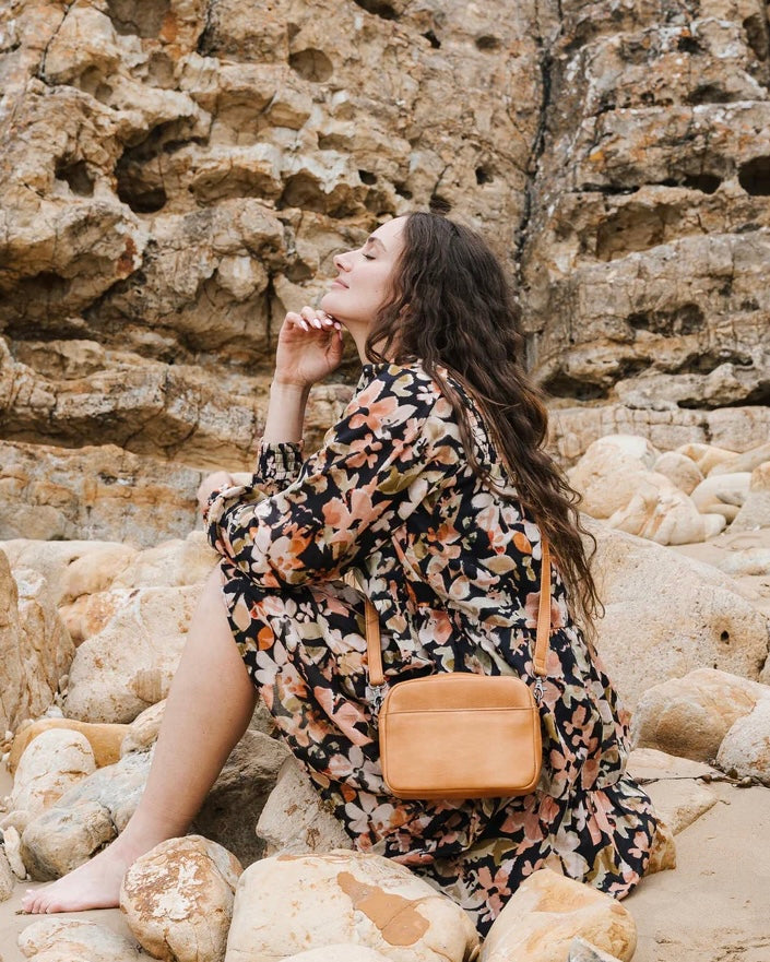 Head in the Clouds Crossbody Bag (Tan)