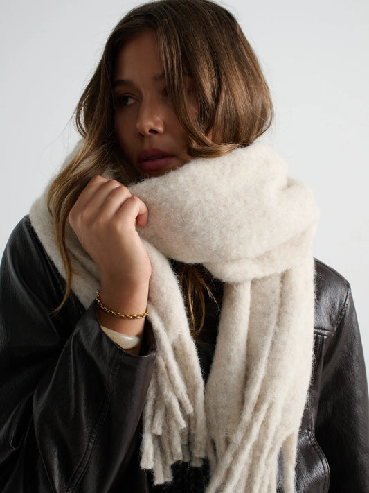 Betty Fluffy Scarf (Oatmeal)