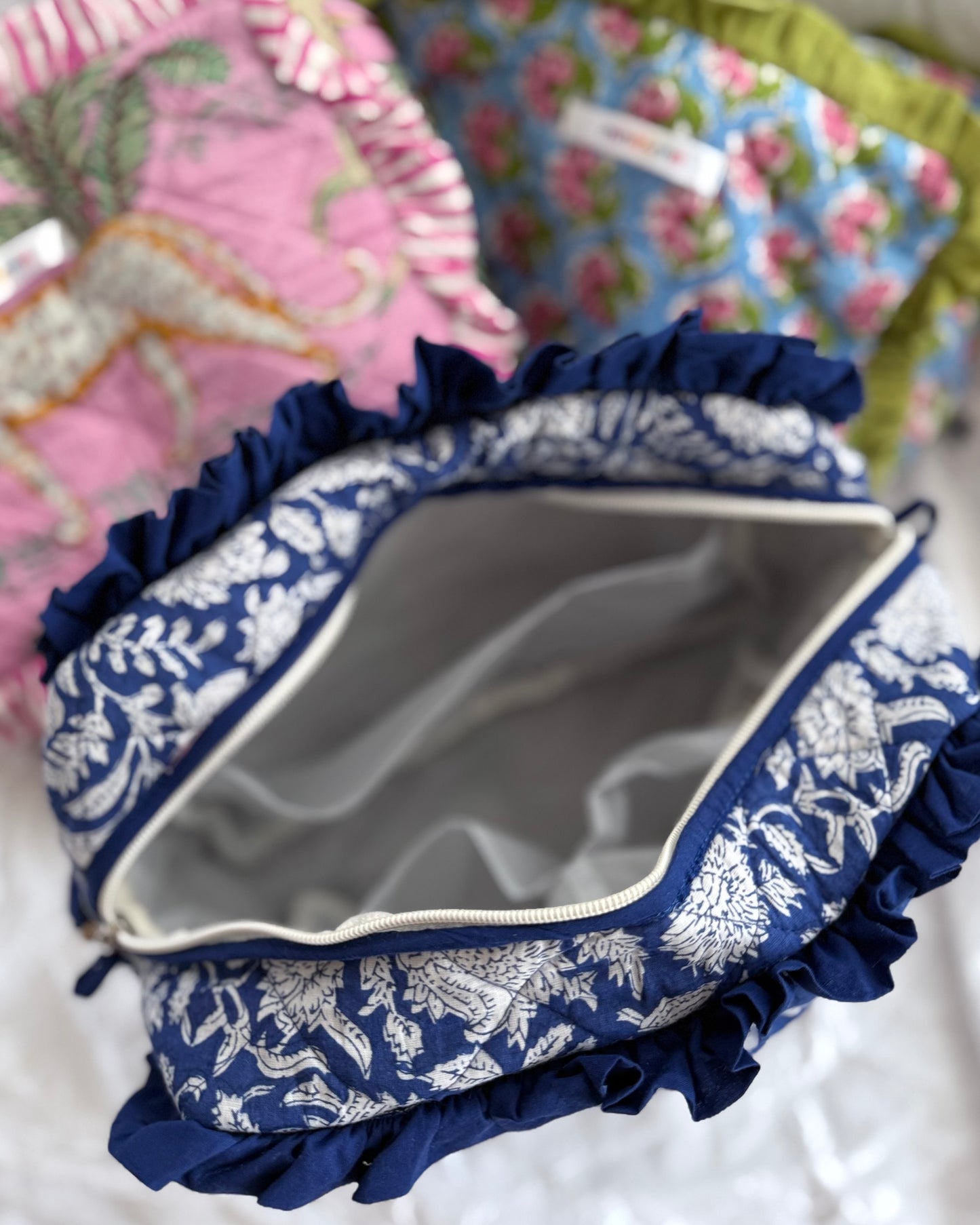 Ellie Makeup Bag (Blue Floral)