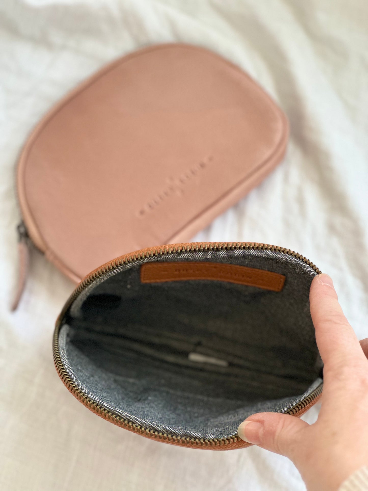 Romi Pouch (Tan)