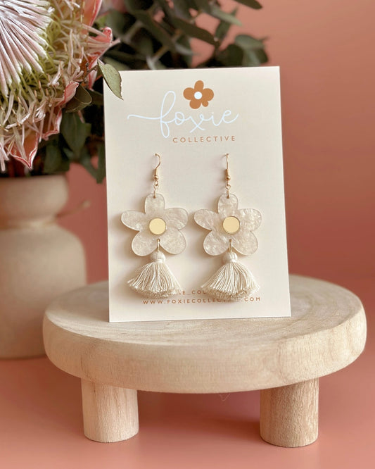 Bella Tassel Dangle Earrings (Cream Swirl/Gold)