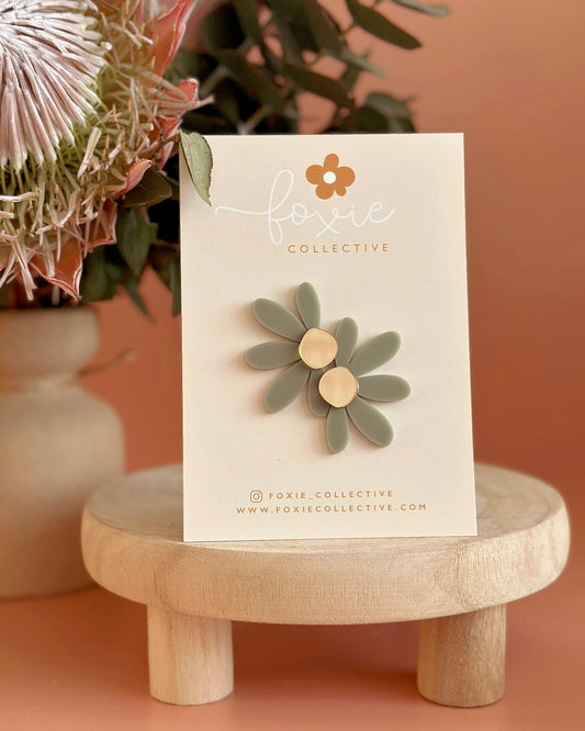 Jumbo Daisy Stud Earrings (Sage/Gold)