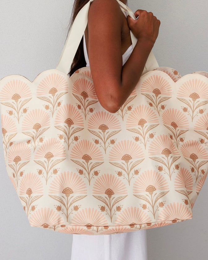 Scalloped Edge Beach Bag (Rosebud Cream)