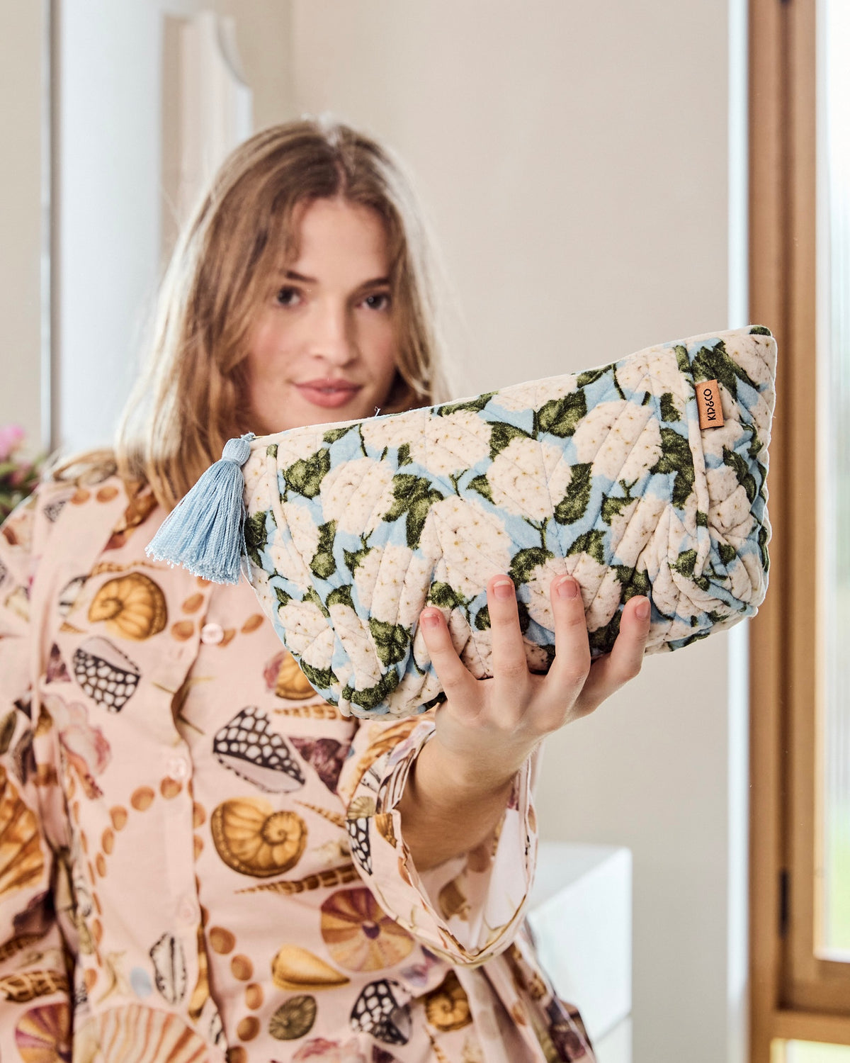 Velvet Toiletry Bag (Hydrangea)