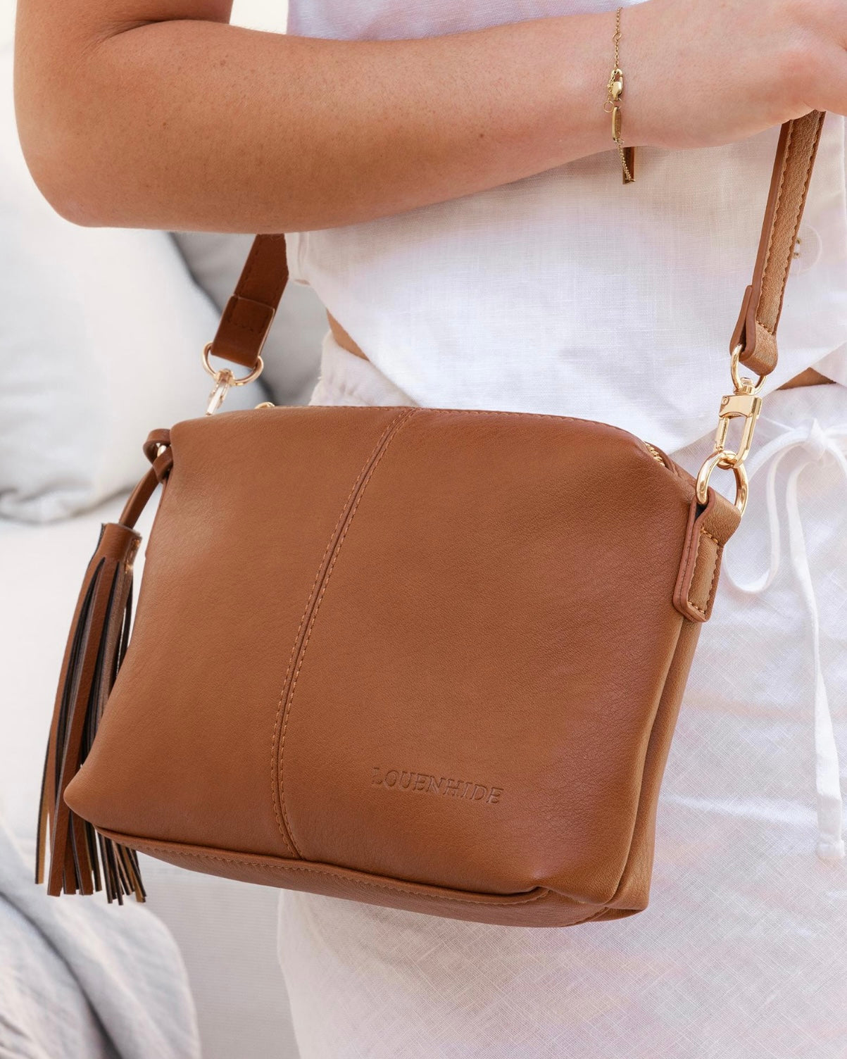 louenhide, baby daisy, tan, crossbody bag