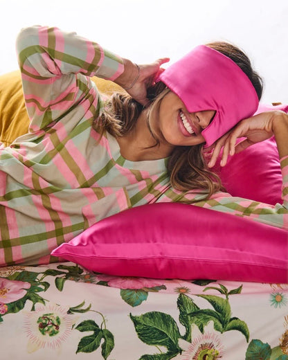 Glow Getter Block Out Silk Eye Mask (Perfect Pink)