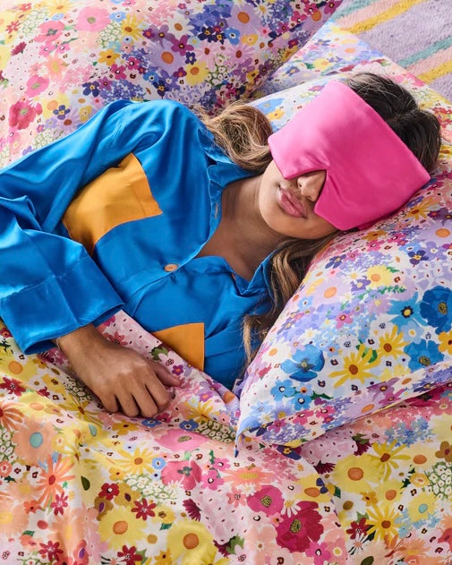 Glow Getter Block Out Silk Eye Mask (Perfect Pink)