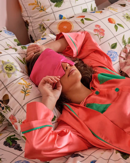 Glow Getter Block Out Silk Eye Mask (Perfect Pink)