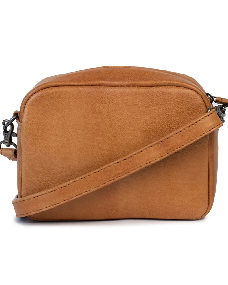 dusky robin, head in the clouds, tan bag, leather bag, crossbody bag